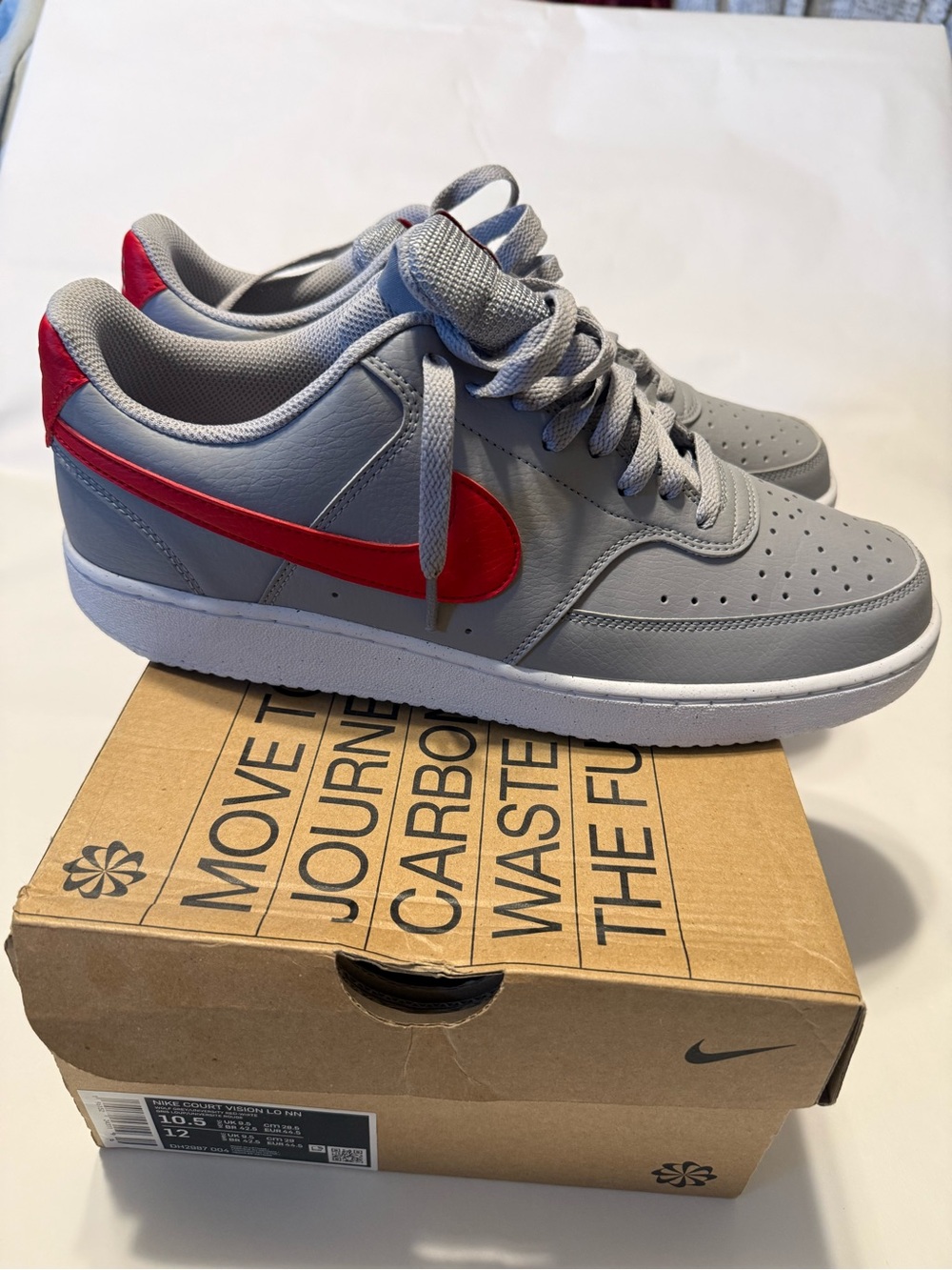 Nike Men’s Light Gray Sneakers with Red Swoosh - Picture 4 of 6